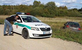 Panevėžio rajone apsivertė &bdquo;Citroen&ldquo; &ndash; vairuotojas paspruko
