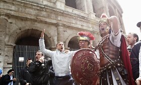 Centurionai prie koliziejaus Romoje