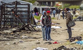 Prancūzijoje likviduotos migrantų stovyklos Paryžiuje ir Kalė