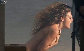 &Scaron;vedų popmuzikos žvaigždė Tove Lo naujame vaizdo klipe filmavosi visi&scaron;kai nuoga