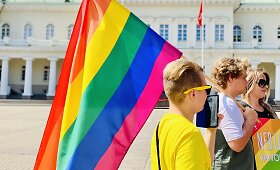 LGBT bendruomenės simbolinė prezidento padrąsinimo akcija &ndash; piketas