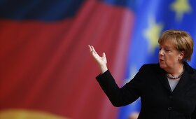 Vokietijos lyderė Merkel žada riboti pabėgėlių srautą, bet atsisako užverti duris