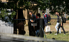 Rūdninkų poligonas jau paruo&scaron;tas migrantams &ndash; vežami pirmieji