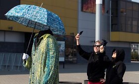 Tarp saulės užtemimo stebėtojų Vilniuje &ndash; begalvis