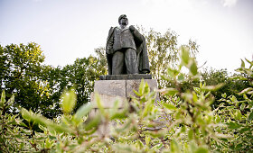 Ra&scaron;ytojo Petro Cvirkos skveras Vilniuje