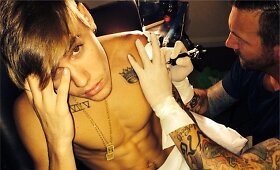 Justinas Bieberis pasidarė a&scaron;tuonioliktąją tatuiruotę