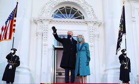 JAV prezidentas J.Bidenas po inauguracijos pirmąkart atvyko į Baltuosius rūmus