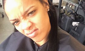 Rihanna gerbėjams pasirodė be makiažo