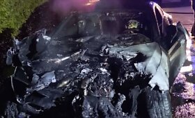 Kaune gatvėje sudegė &bdquo;Mercedes Benz&ldquo;