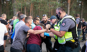 Gyventojų susirėmimas su policijos pareigūnais prie Rūdninkų poligono