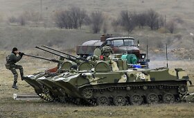 Ukrainos kariai su karine technika budi prie Rusijos sienos