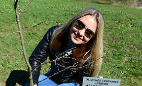 Laura Asadauskaitė pasodino ąžuolą olimpiečių alėjoje