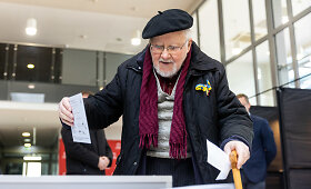 Vytautas Landsbergis balsuoja antrame merų rinkimų ture