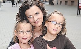 Kristina Savickytė-Damanskienė su dukromis