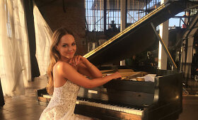 Evelina Young &scaron;venčia 27-ąjį gimtadienį