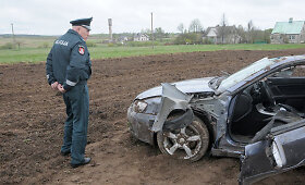 Vilniaus rajone nuo kelio nuskriejo automobilis &bdquo;Subaru&ldquo;