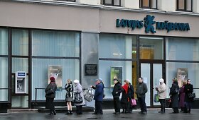 Eilės prie &bdquo;Latvijas Krajbanka&ldquo; bankomatų