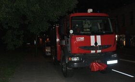Klaipėdoje Joninių naktį &scaron;ungaudys numetė &scaron;unį nuo stogo