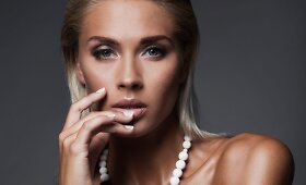 Modelis Simona Starkutė papuo&scaron;alų fotosesijoje įsiamžino pusnuogė