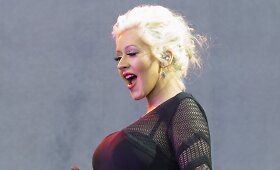 Kūdikio besilaukianti Christina Aguilera &scaron;ėlo ant scenos