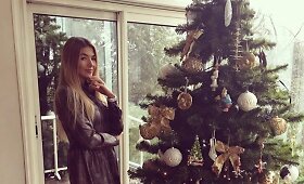 Kalėdine nuotaika gyvenanti Sofio Gela&scaron;vili-Niūniavė papuo&scaron;ė &scaron;ventėms eglę