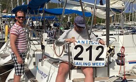 Jachtos &bdquo;&Scaron;vyturys Challenger Sailing&ldquo; ekipažas Antigvos regatoje