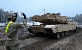 Į Lietuvą su sunkiąją technika atvyko nauja JAV karių rotacija