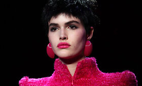 &bdquo;Armani&ldquo; auk&scaron;toji mada: ry&scaron;ki ir tekstūri&scaron;ka kolekcija su punk prieskoniu