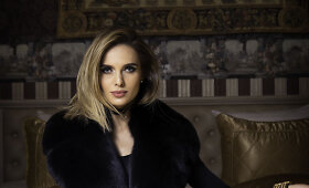 Asta Valentaitė įsiamžino naujoje fotosesijoje su &bdquo;Rolls Royce&ldquo;