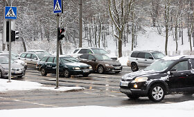 Dėl i&scaron;kritusio sniego pablogėjusios eismo sąlygos Vilniuje