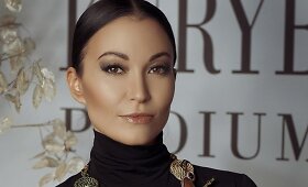Žinomos moterys fotosesijoje pristatė rankdarbių meistrų kūrinius