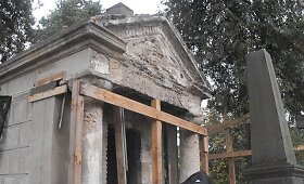 Vilniaus Saulės kapinėse tvarkoma Oginskių koplyčia