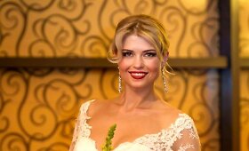 Proginių suknelių pristatyme Jolanta Leonavičiūtė pasimatavo nuotakos įvaizdį