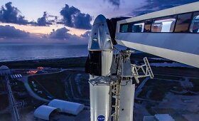 &bdquo;SpaceX&ldquo; raketa į kosmosą gabens astronautus  Robertą Behnkeną ir Douglasą Hurlejų