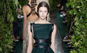 &bdquo;Valentino&ldquo; Paryžiuje pristatė auk&scaron;tosios mados kolekciją