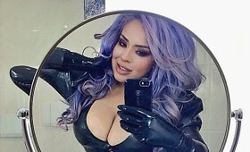 I&scaron;skirtinės figūros Kelly Lee Dekay atrodo tarsi komiksų herojė