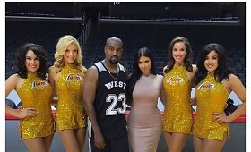 Kim Kardashian savo vyrui Kanye Westui gimtadienio proga i&scaron;nuomojo visą &bdquo;Staples&ldquo; centrą