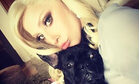 Stilingoji Lady Gagos augintinė Asia