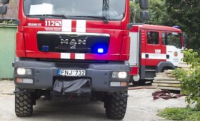 Ugniagesiai gesino negyvenamą pastatą Vilniuje