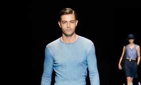 Vyri&scaron;kas lengvumas pagal Giorgio Armani