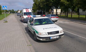Pėsčiųjų perėjoje Ukmergėje automobilis partrenkė moterį