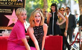 Aktorė Kaley Cuoco gavo savo vardo žvaigždę Holivudo &scaron;lovės alėjoje