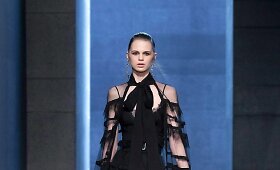 Paryžiaus mados savaitė: &bdquo;Elie Saab&ldquo; 2021&ndash;2022 m. rudens ir žiemos kolekcijos modeliai