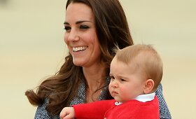 Užbaigę oficialų viztą princas Williamas su žmona Catherine ir sūnumi George'u i&scaron;vyko i&scaron; Australijos