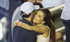 Eva Longoria teniso varžybose aistringais bučiniais lepino mylimąjį