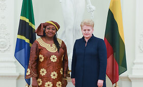Dalia Grybauskaitė priėmė Tanzanijos ambasadorės Doros Mmari Msechu skiriamuosius ra&scaron;tus