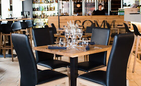 2019 m. 30 geriausių restoranų. 11 vieta: vyno baro mar&scaron;kinėlius i&scaron;augęs &bdquo;Somm&ldquo;, kuriame pasitinka tituluoti someljė