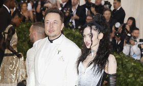 Elonas Muskas pristatė savo naują draugę, atlikėją Grimes