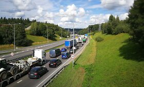 Kaune dėl remontuojamo tilto nusidriekia automobilių spūstys