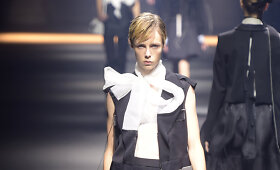 &bdquo;Lanvin&ldquo; 2016 m. pavasario-vasaros kolekcija: nuo juodai-baltos kasdienybės iki tviskančio vakaro